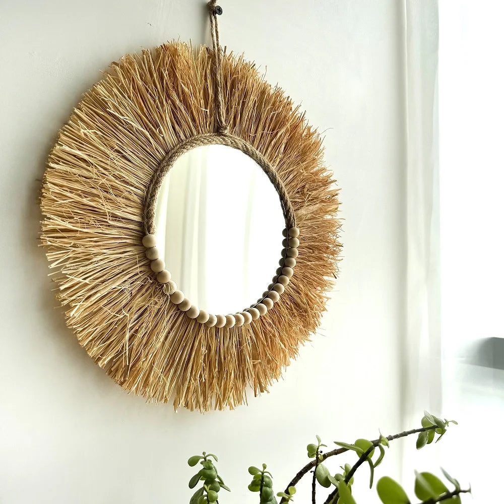 BOHO RAFFIA WANDSPIEGEL – RUNDER SPIEGEL MIT HOLZPERLEN Ø 33 CM