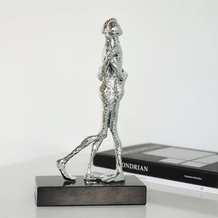 ABSTRAKTE FIGUREN SKULPTUR – MODERNE KUNSTFIGUR AUF SOCKEL