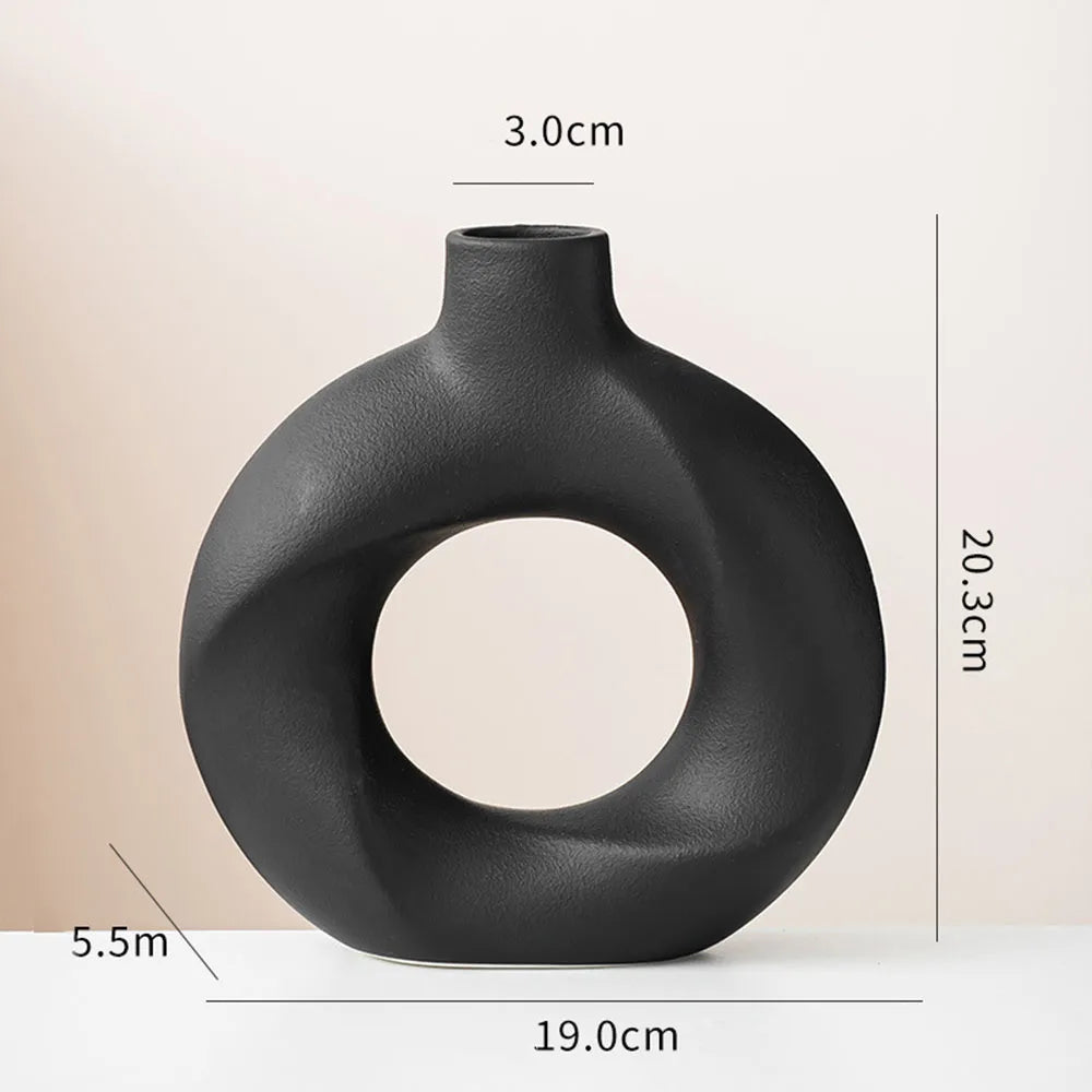 MODERNE KERAMIK VASE – SKANDI VASE MIT LOCH DESIGN