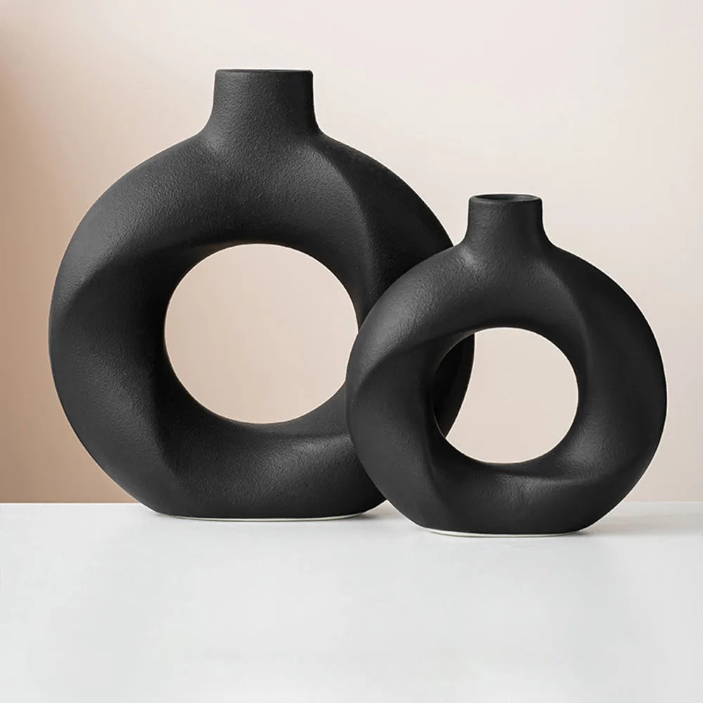 MODERNE KERAMIK VASE – SKANDI VASE MIT LOCH DESIGN