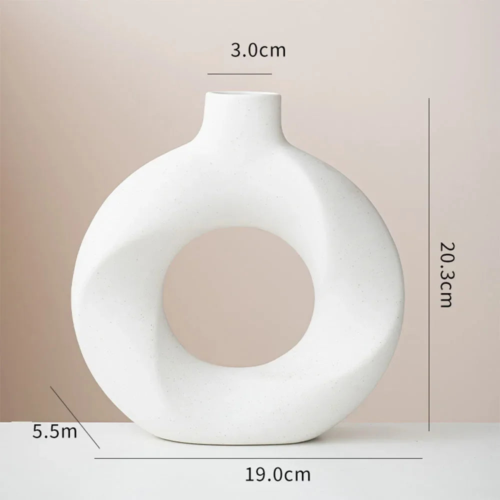 MODERNE KERAMIK VASE – SKANDI VASE MIT LOCH DESIGN
