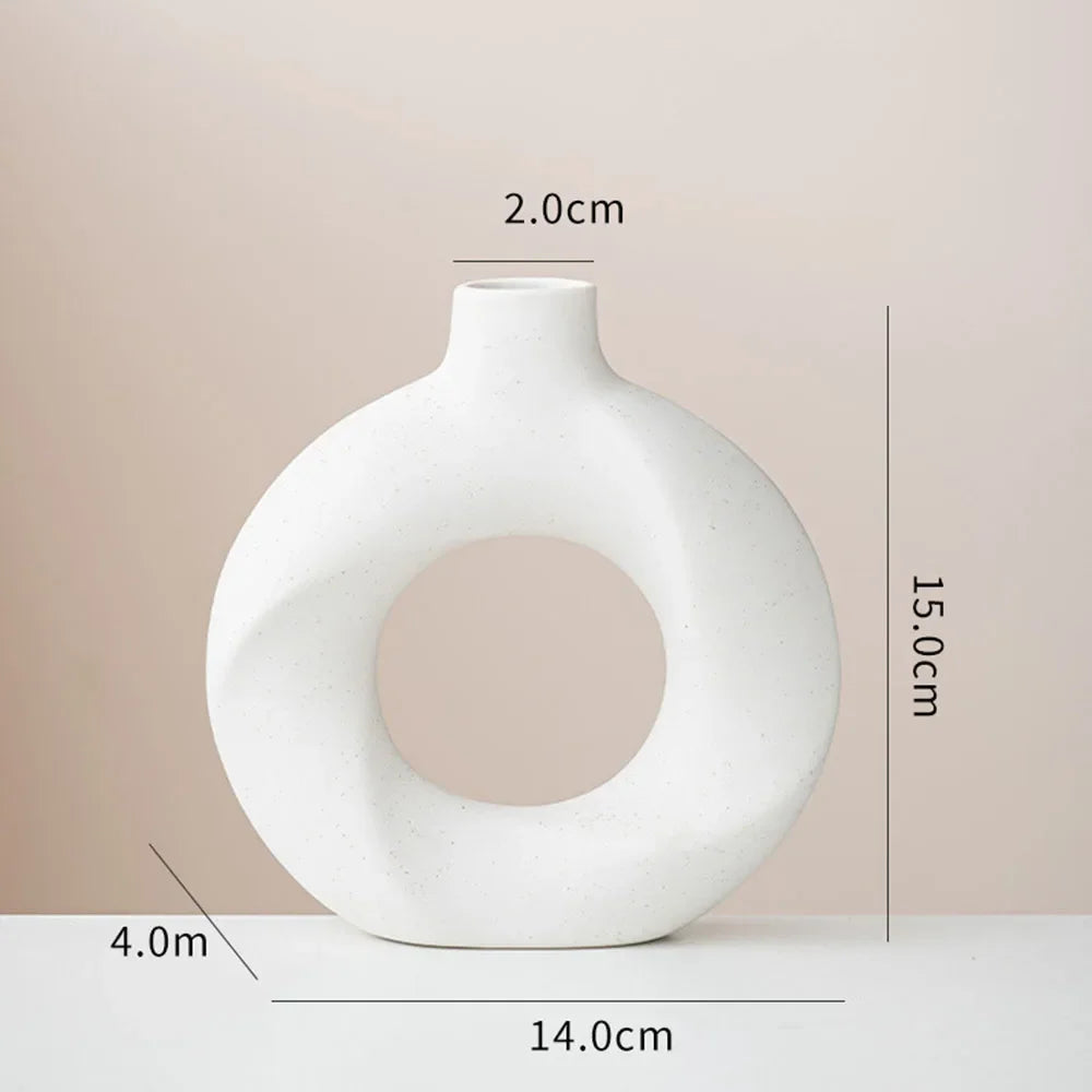 MODERNE KERAMIK VASE – SKANDI VASE MIT LOCH DESIGN