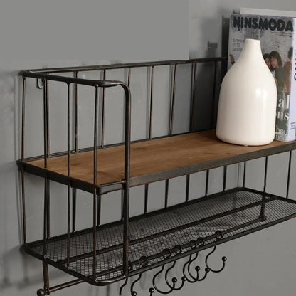 WANDBOARD MIT HAKEN – INDUSTRIELLE GARDEROBE AUS METALL & HOLZ