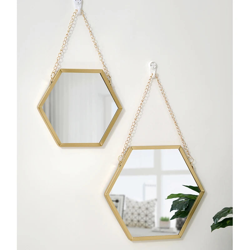 SECHSECK SPIEGEL – WANDEKORATION MIT KETTE IN GOLD (S/M/L)