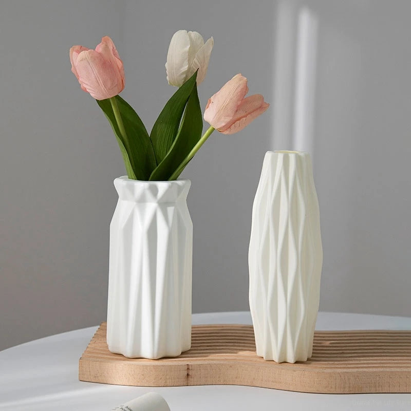 AMARA VASE – MINIMALISTISCHES WEISSES DESIGNSTÜCK