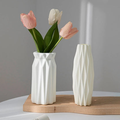 AMARA VASE – MINIMALISTISCHES WEISSES DESIGNSTÜCK