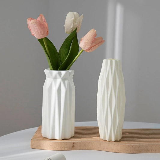 AMARA VASE – MINIMALISTISCHES WEISSES DESIGNSTÜCK