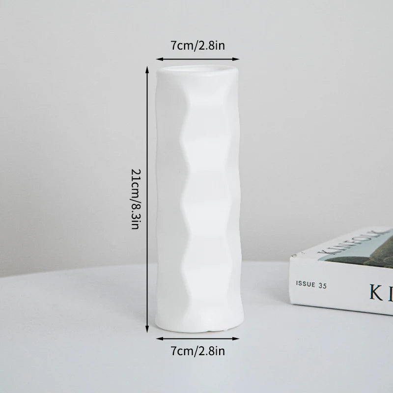 AMARA VASE – MINIMALISTISCHES WEISSES DESIGNSTÜCK