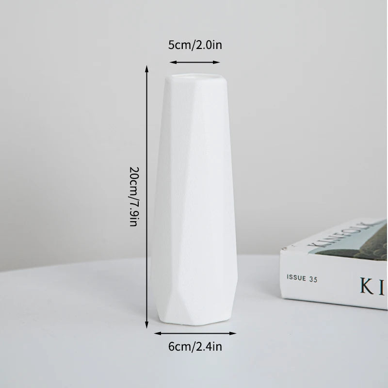 AMARA VASE – MINIMALISTISCHES WEISSES DESIGNSTÜCK