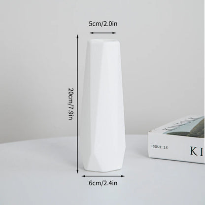 AMARA VASE – MINIMALISTISCHES WEISSES DESIGNSTÜCK