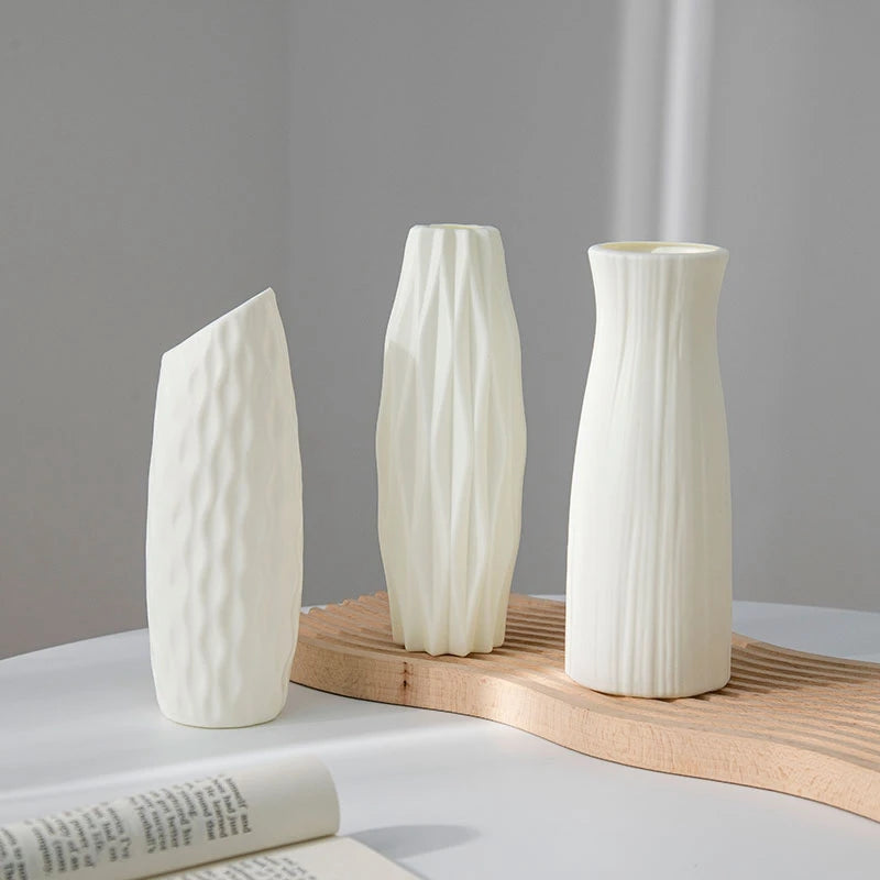 AMARA VASE – MINIMALISTISCHES WEISSES DESIGNSTÜCK