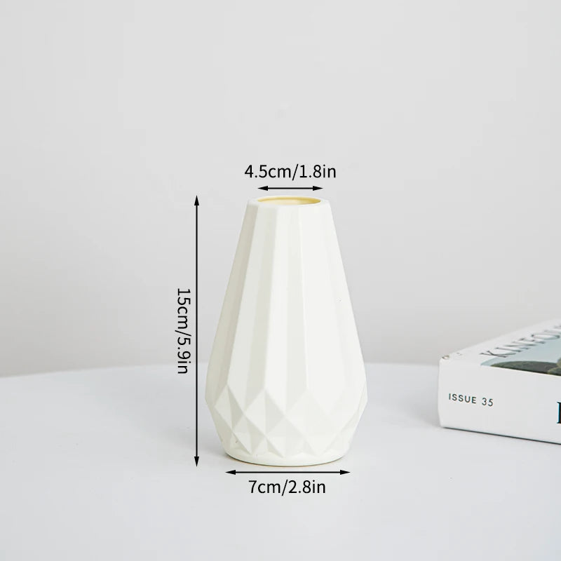 AMARA VASE – MINIMALISTISCHES WEISSES DESIGNSTÜCK