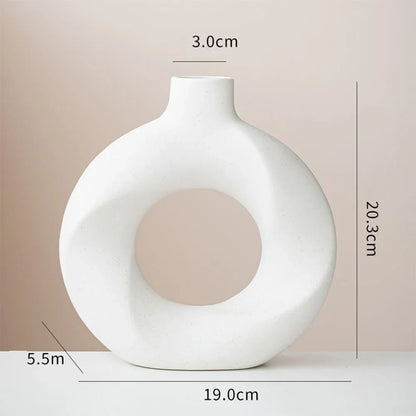 MODERNE KERAMIK VASE – SKANDI VASE MIT LOCH DESIGN