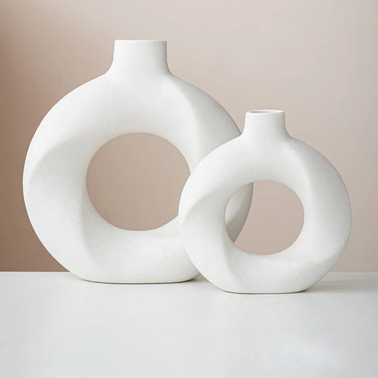 MODERNE KERAMIK VASE – SKANDI VASE MIT LOCH DESIGN