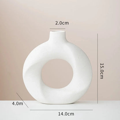 MODERNE KERAMIK VASE – SKANDI VASE MIT LOCH DESIGN